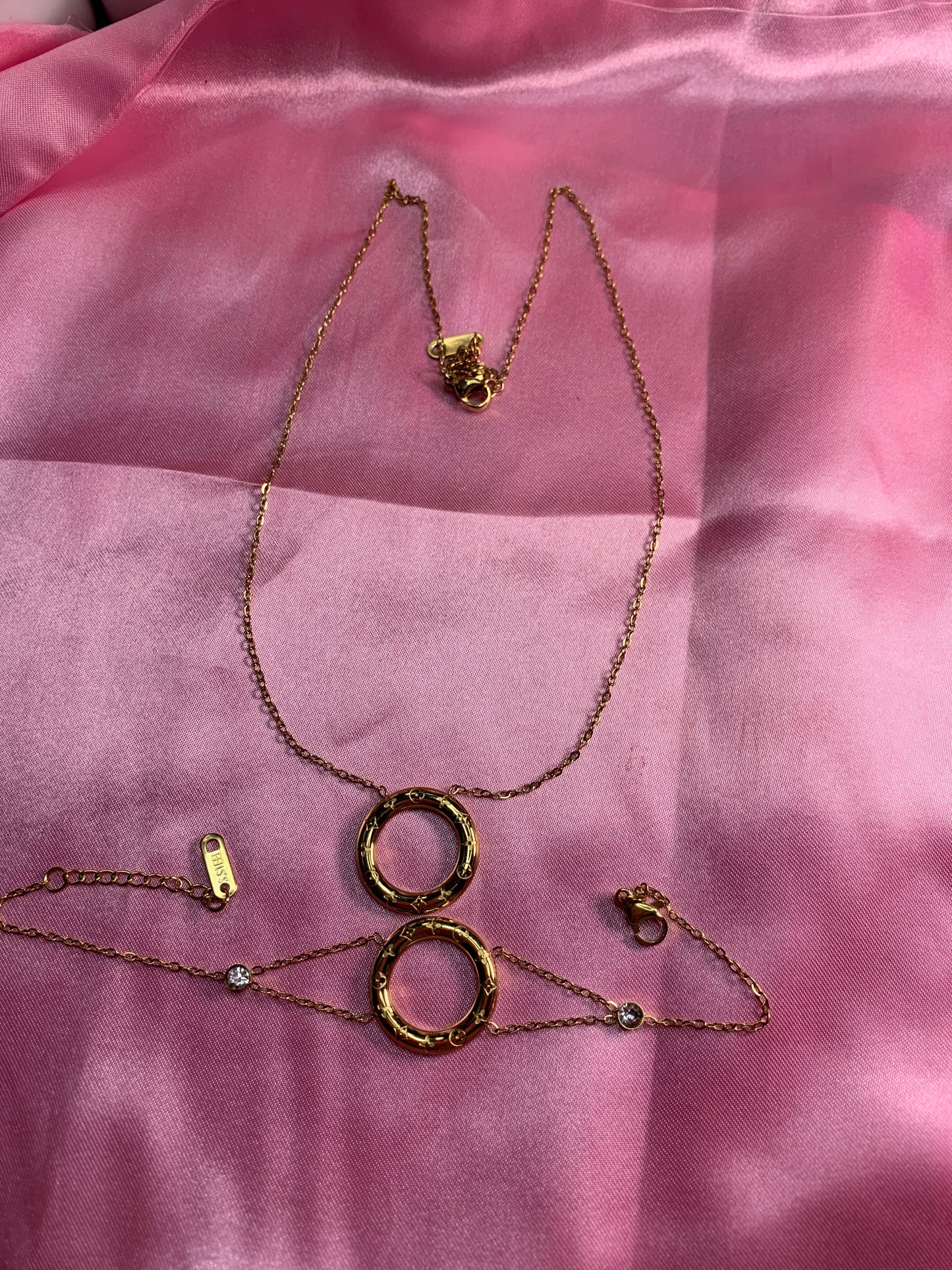 Dainty LV necklace+bracelet set