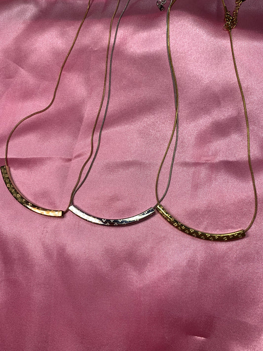 Dainty Lv necklace